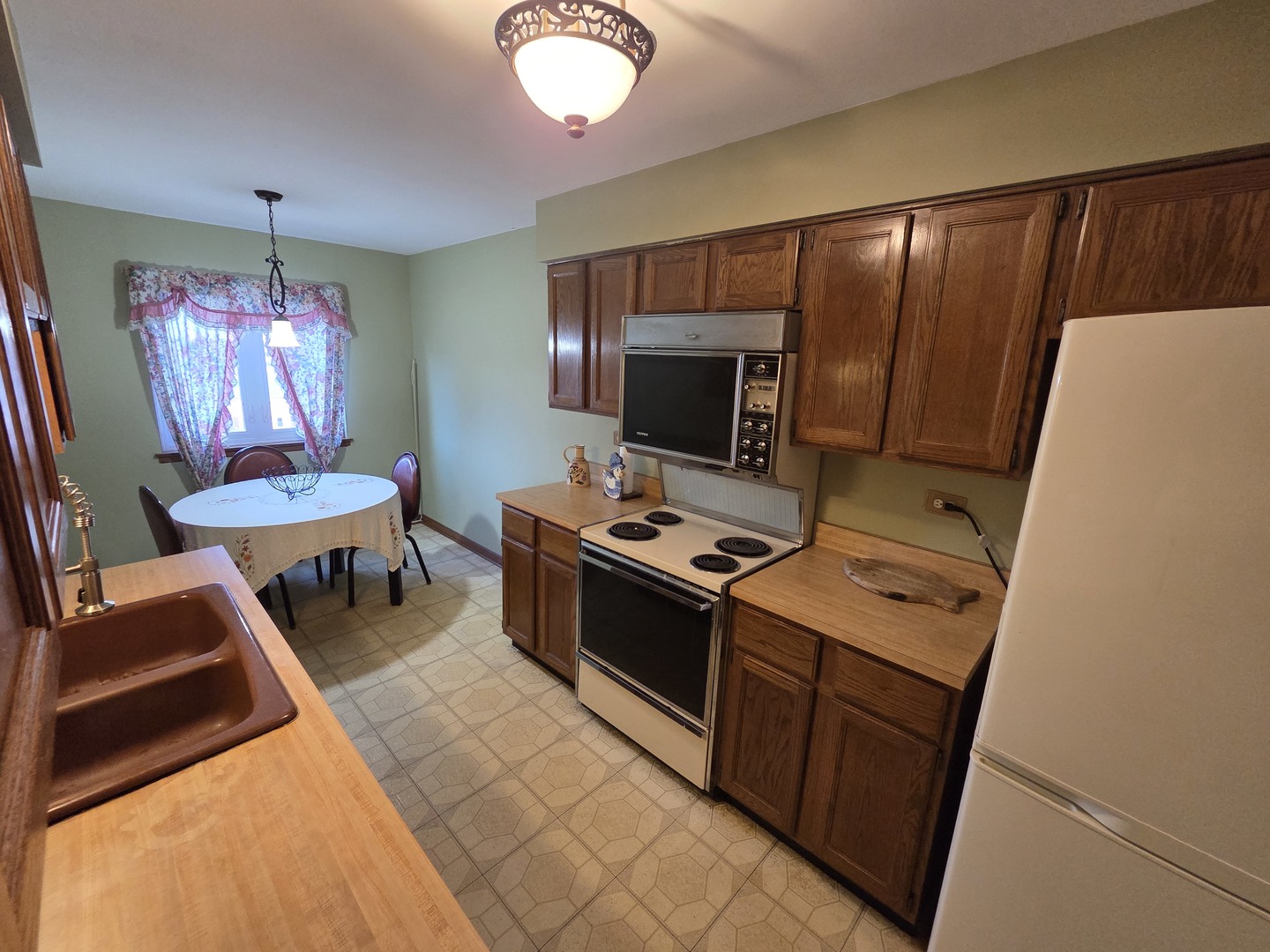 9377 Landings Lane #M507, Des Plaines, IL 60016