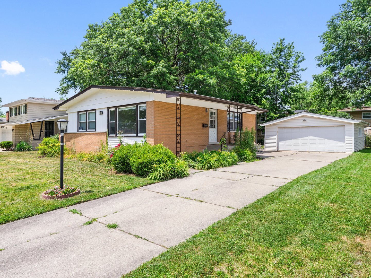 240 N Park Drive, Glenwood, IL 60425