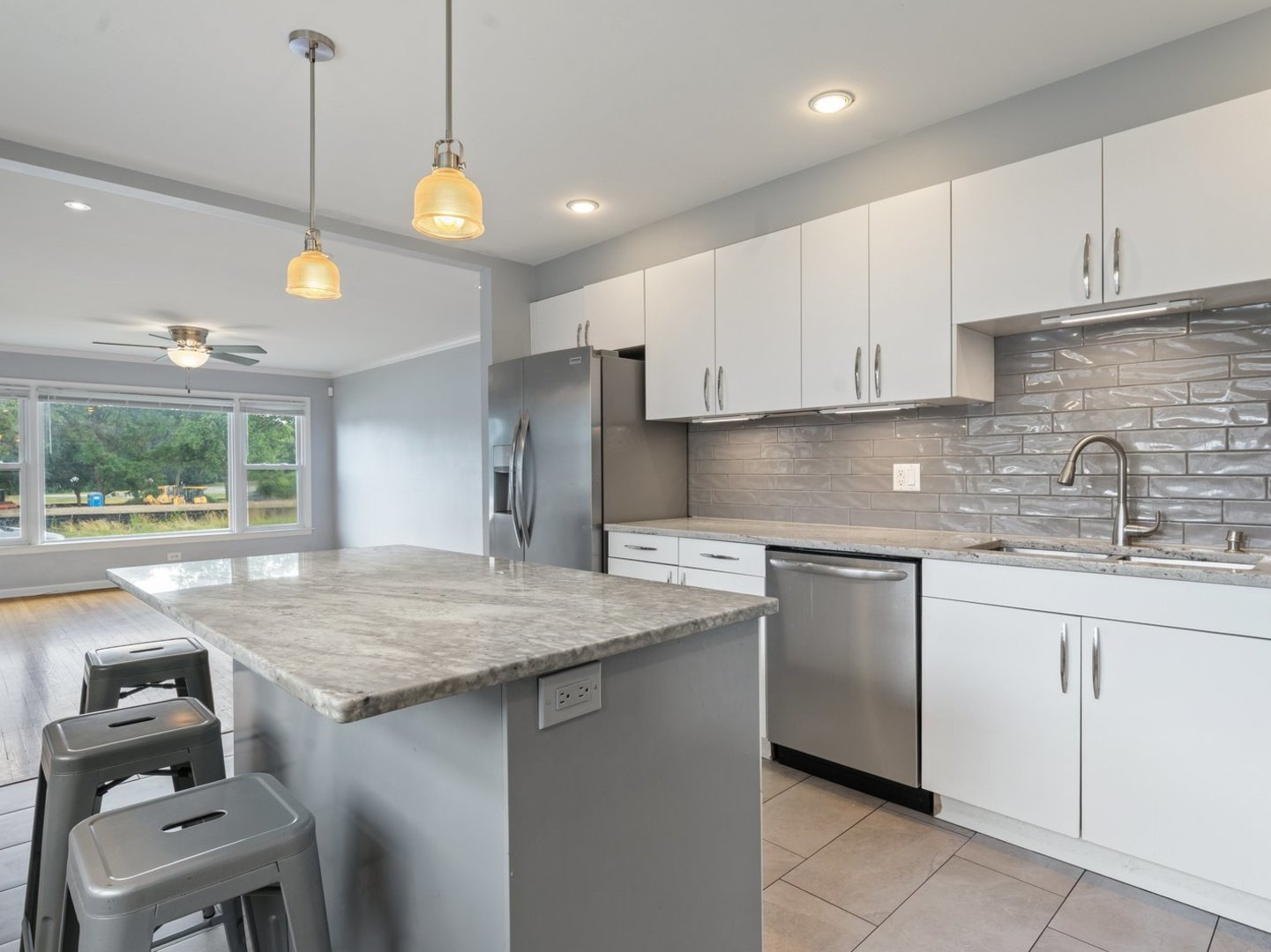 240 N Park Drive, Glenwood, IL 60425