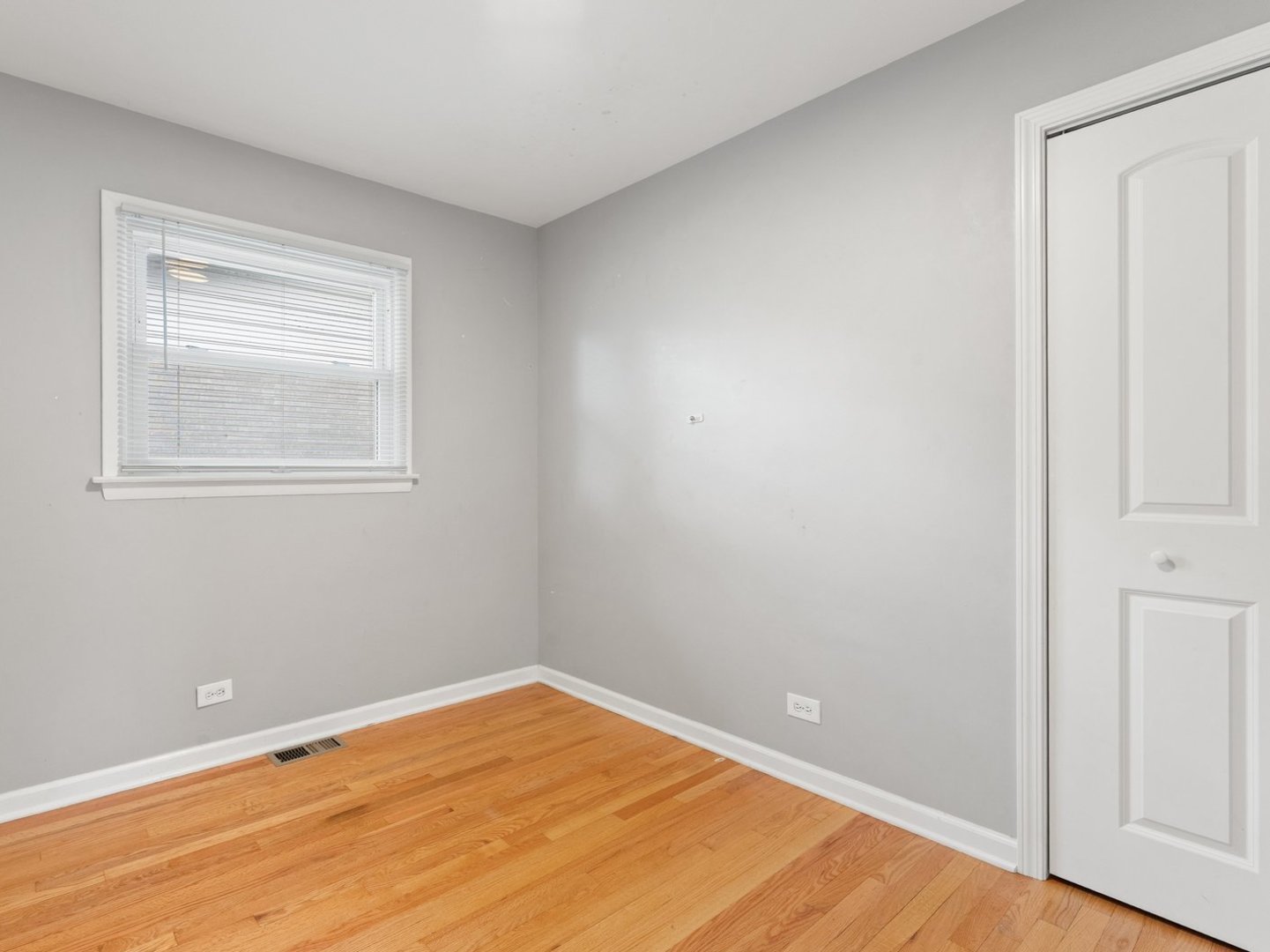 240 N Park Drive, Glenwood, IL 60425