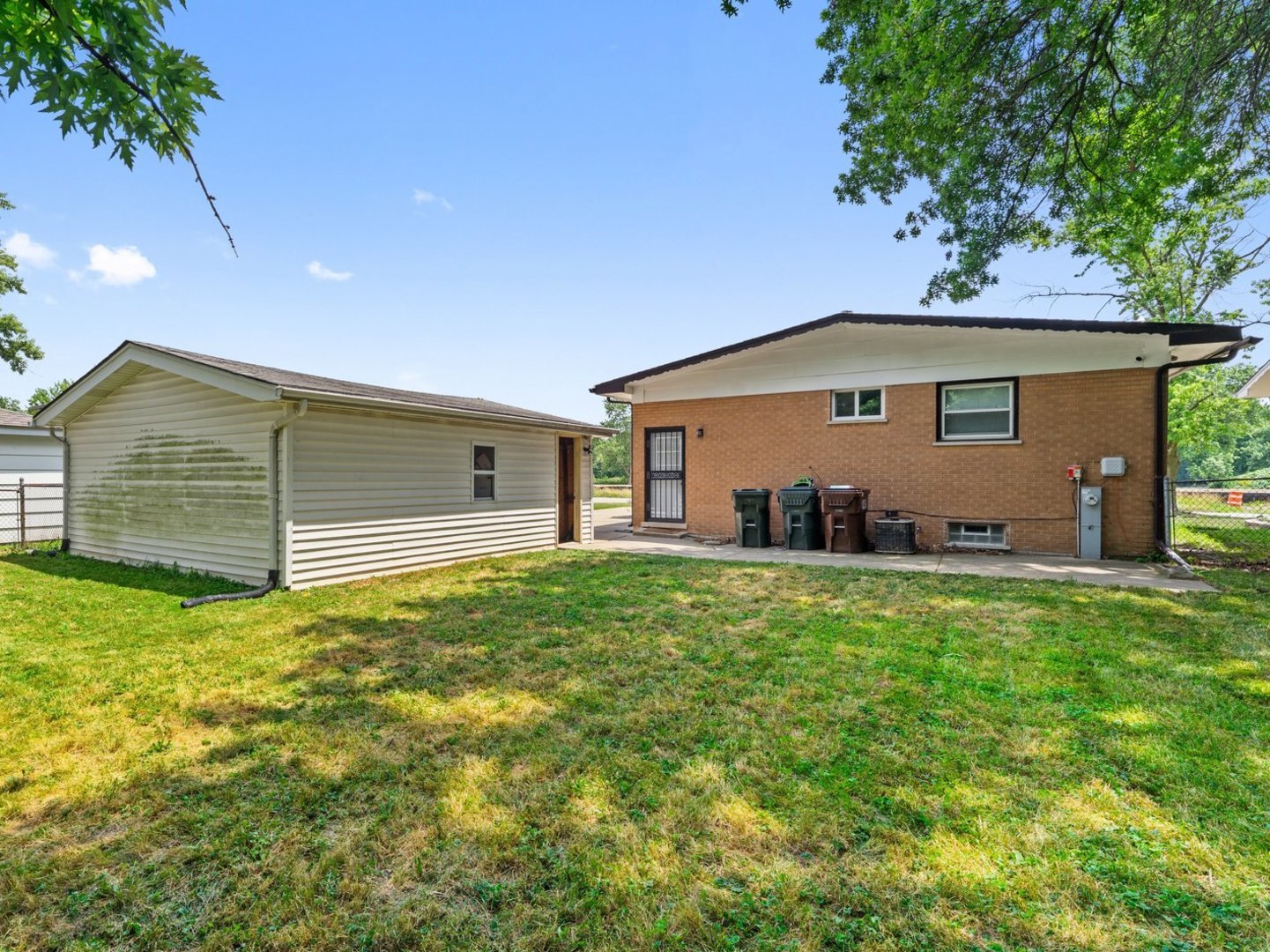 240 N Park Drive, Glenwood, IL 60425