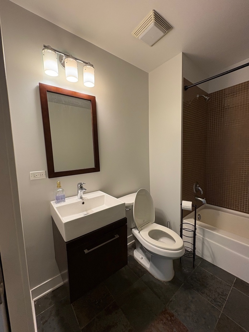 650 W Wayman Street #406C, Chicago, IL 60661