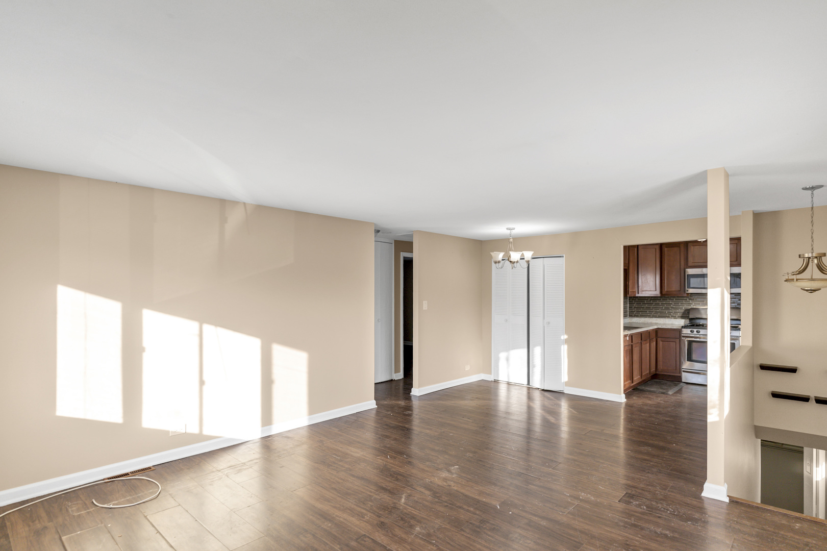 107 TONSET Court #107, Schaumburg, IL 60193