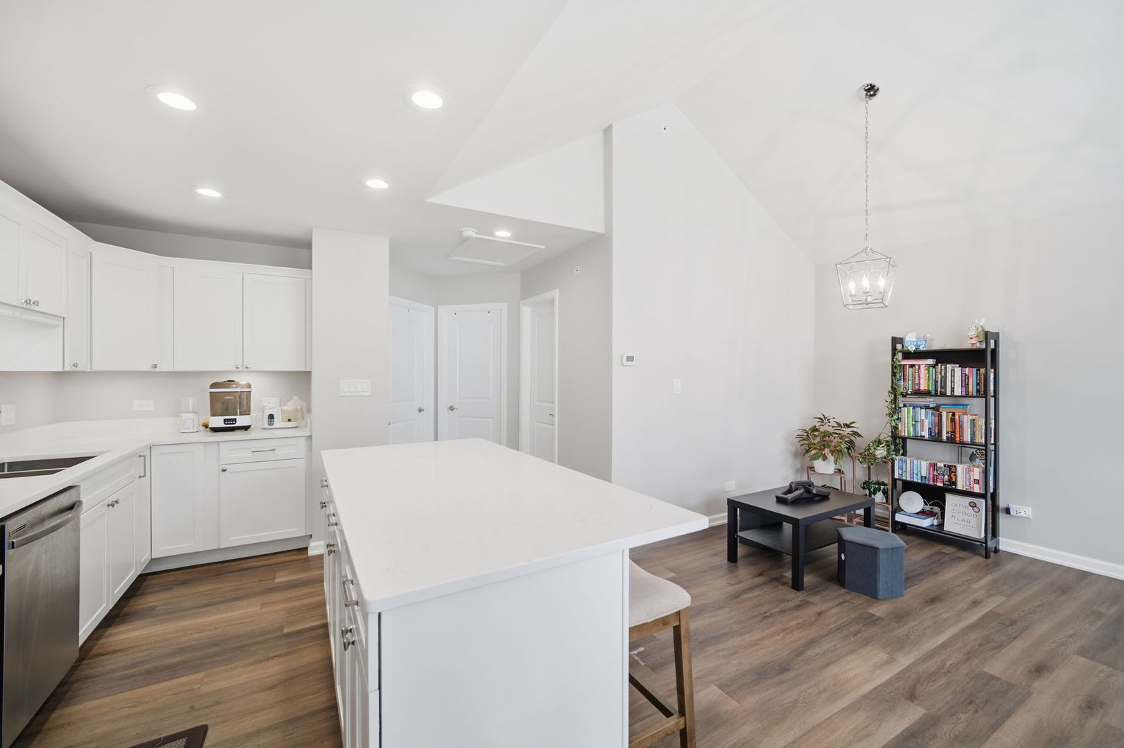 7214 Farmstead Lane, Hanover Park, IL 60133