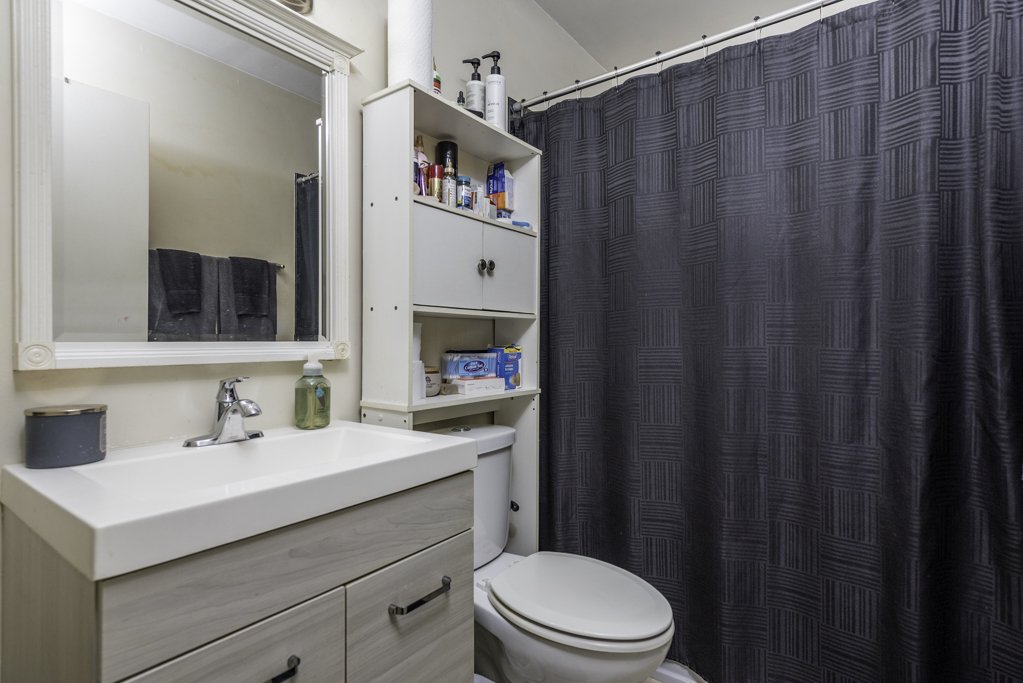 2732 Ezra Avenue, Zion, IL 60099