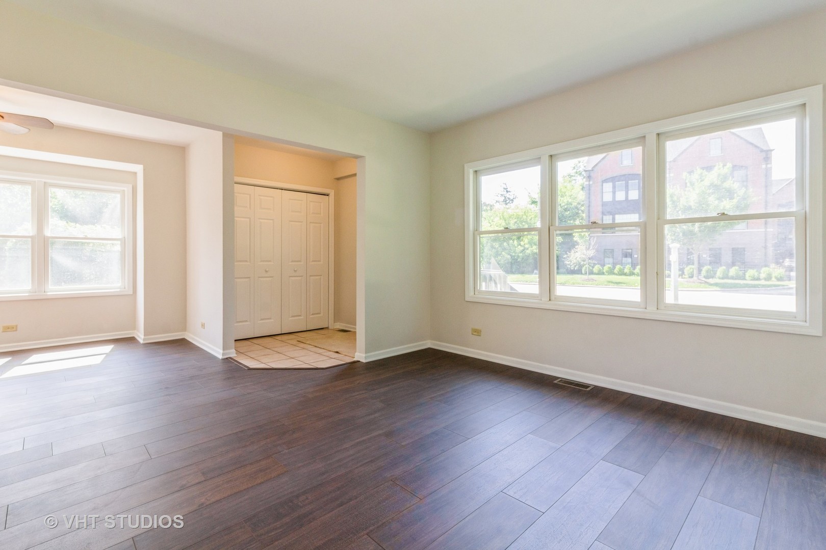 915 E Chicago Avenue, Naperville, IL 60540