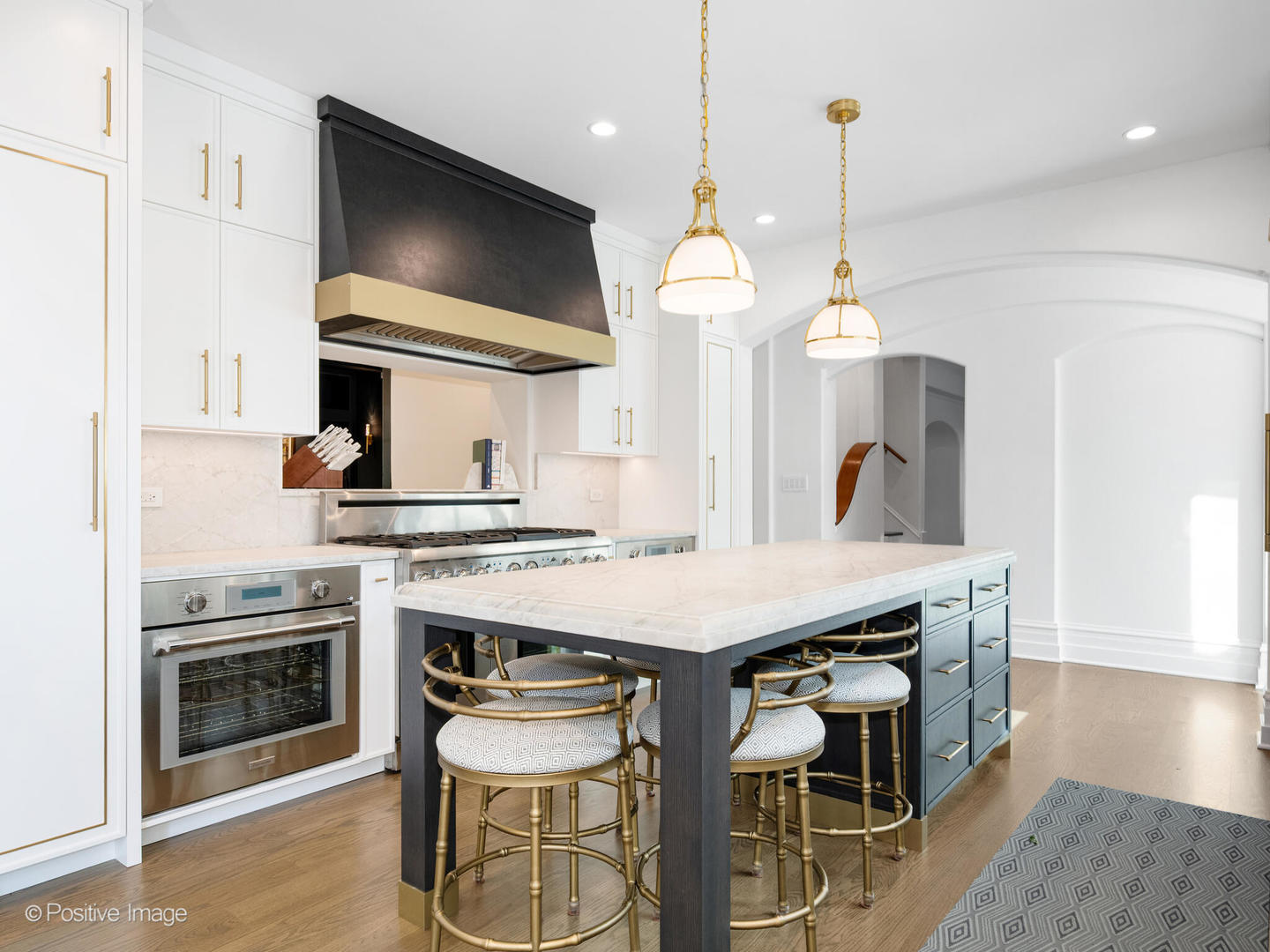 24 S WASHINGTON Circle, Hinsdale, IL 60521