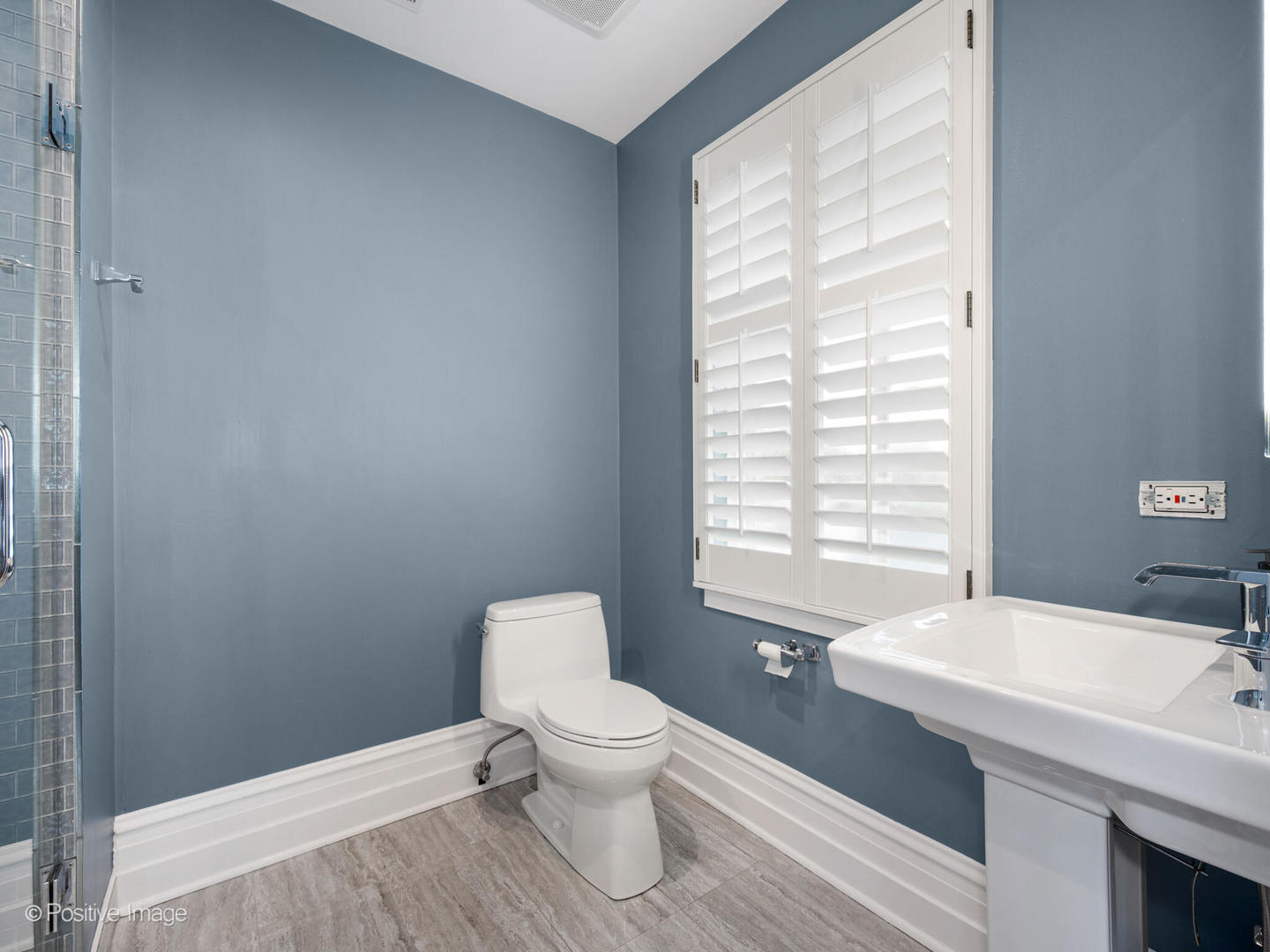 24 S WASHINGTON Circle, Hinsdale, IL 60521