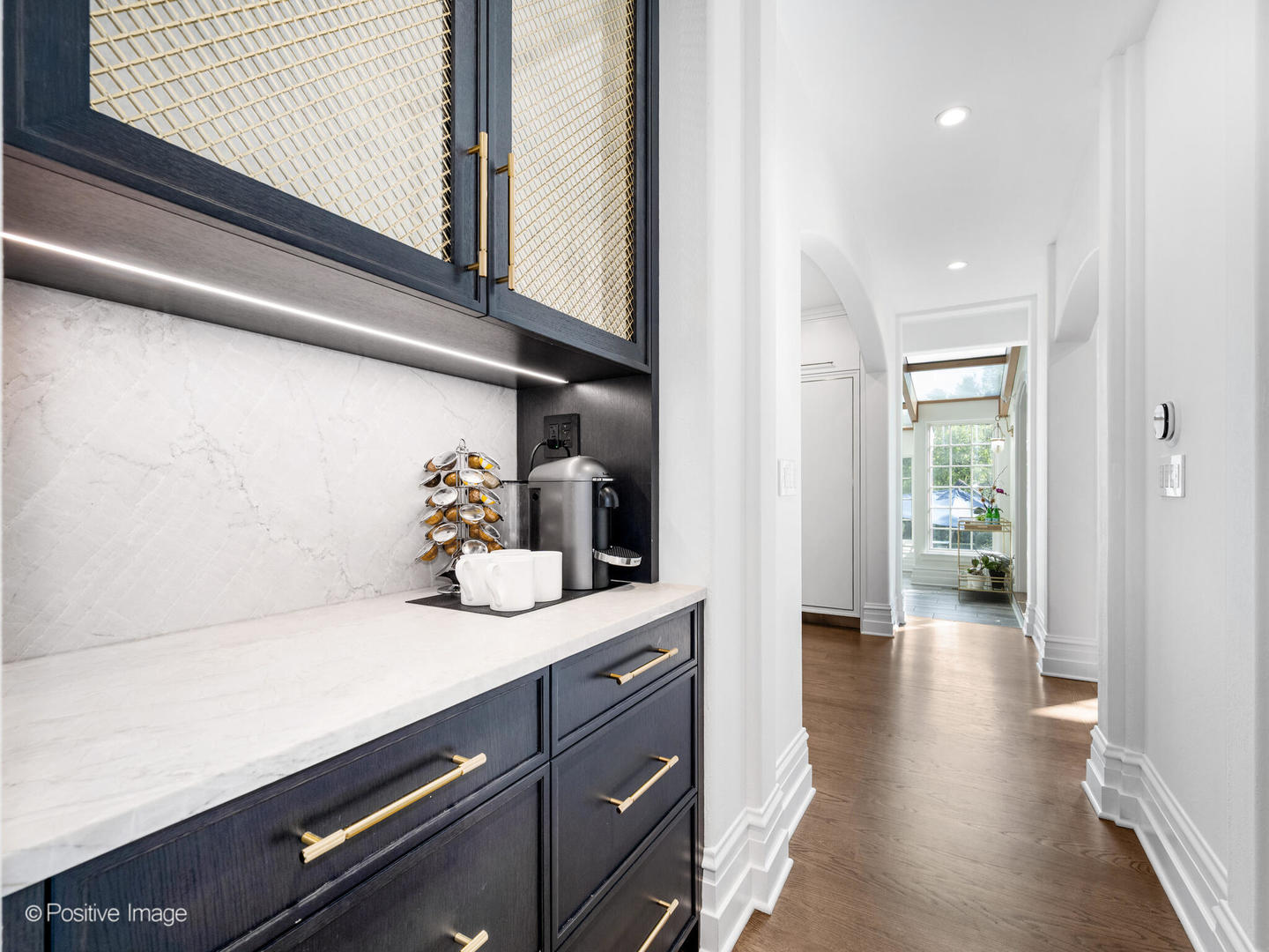 24 S WASHINGTON Circle, Hinsdale, IL 60521