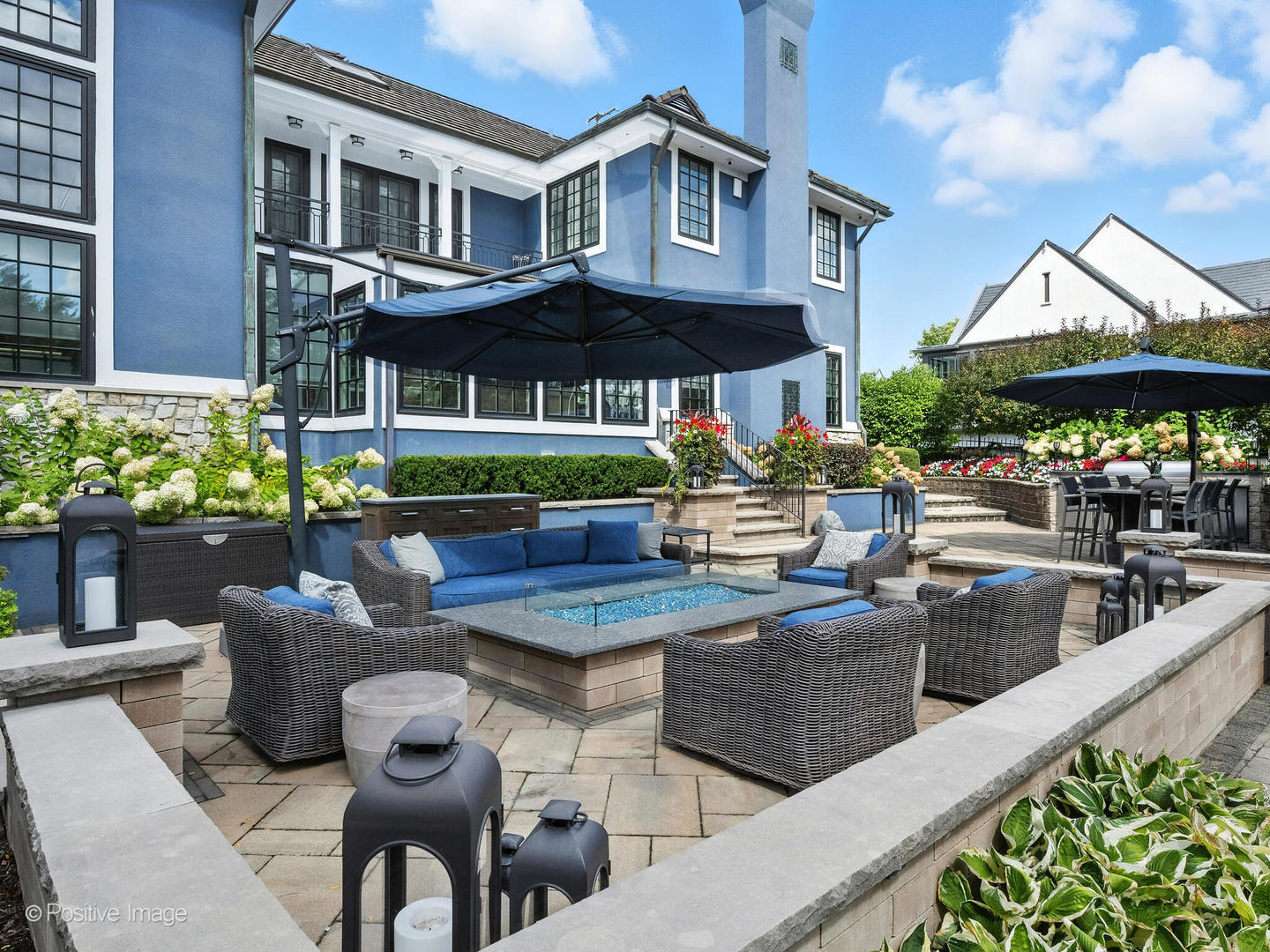 24 S WASHINGTON Circle, Hinsdale, IL 60521