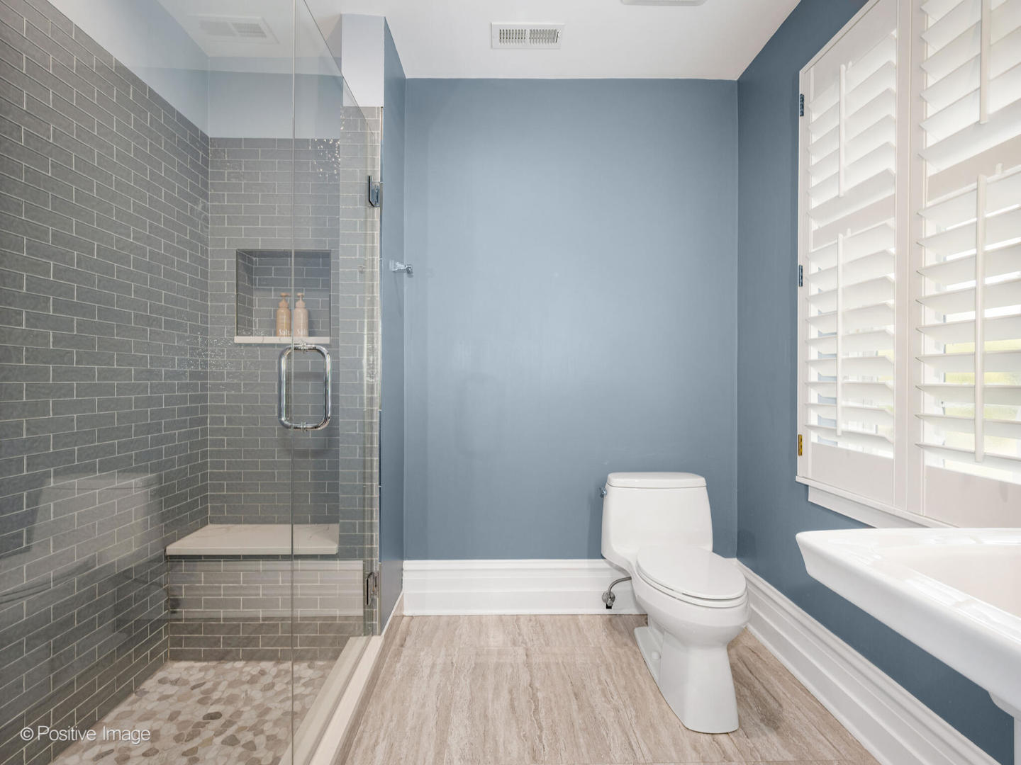 24 S WASHINGTON Circle, Hinsdale, IL 60521