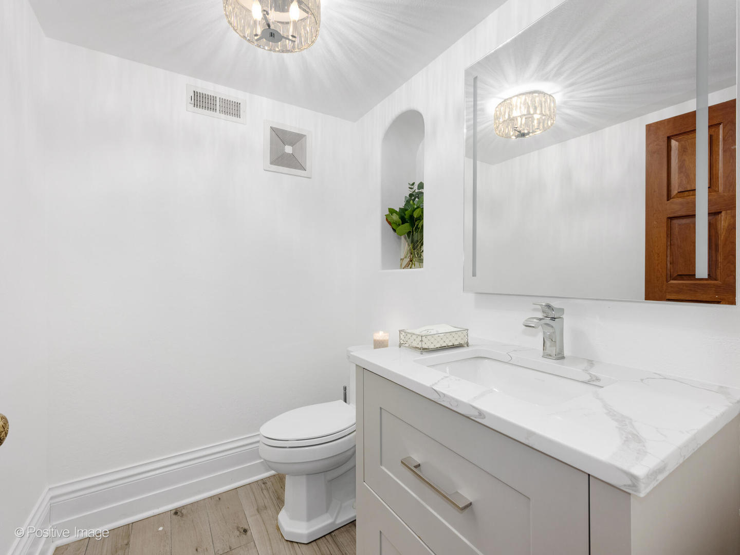 24 S WASHINGTON Circle, Hinsdale, IL 60521