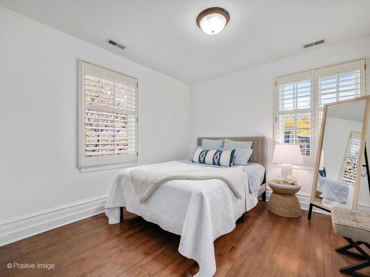 24 S WASHINGTON Circle, Hinsdale, IL 60521