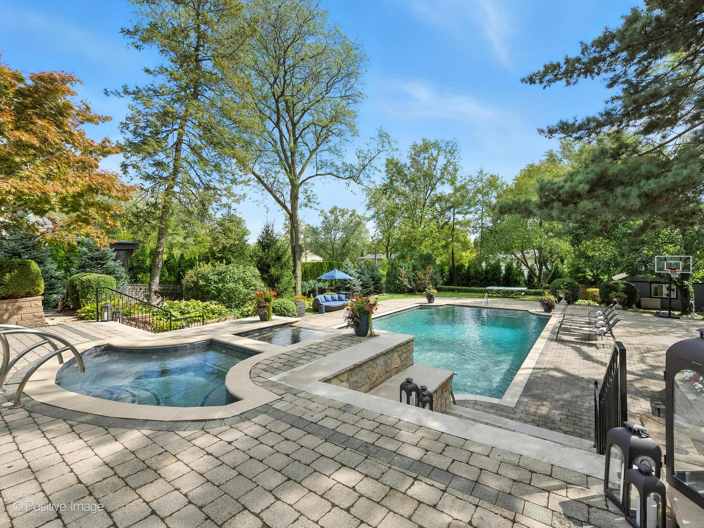 24 S WASHINGTON Circle, Hinsdale, IL 60521