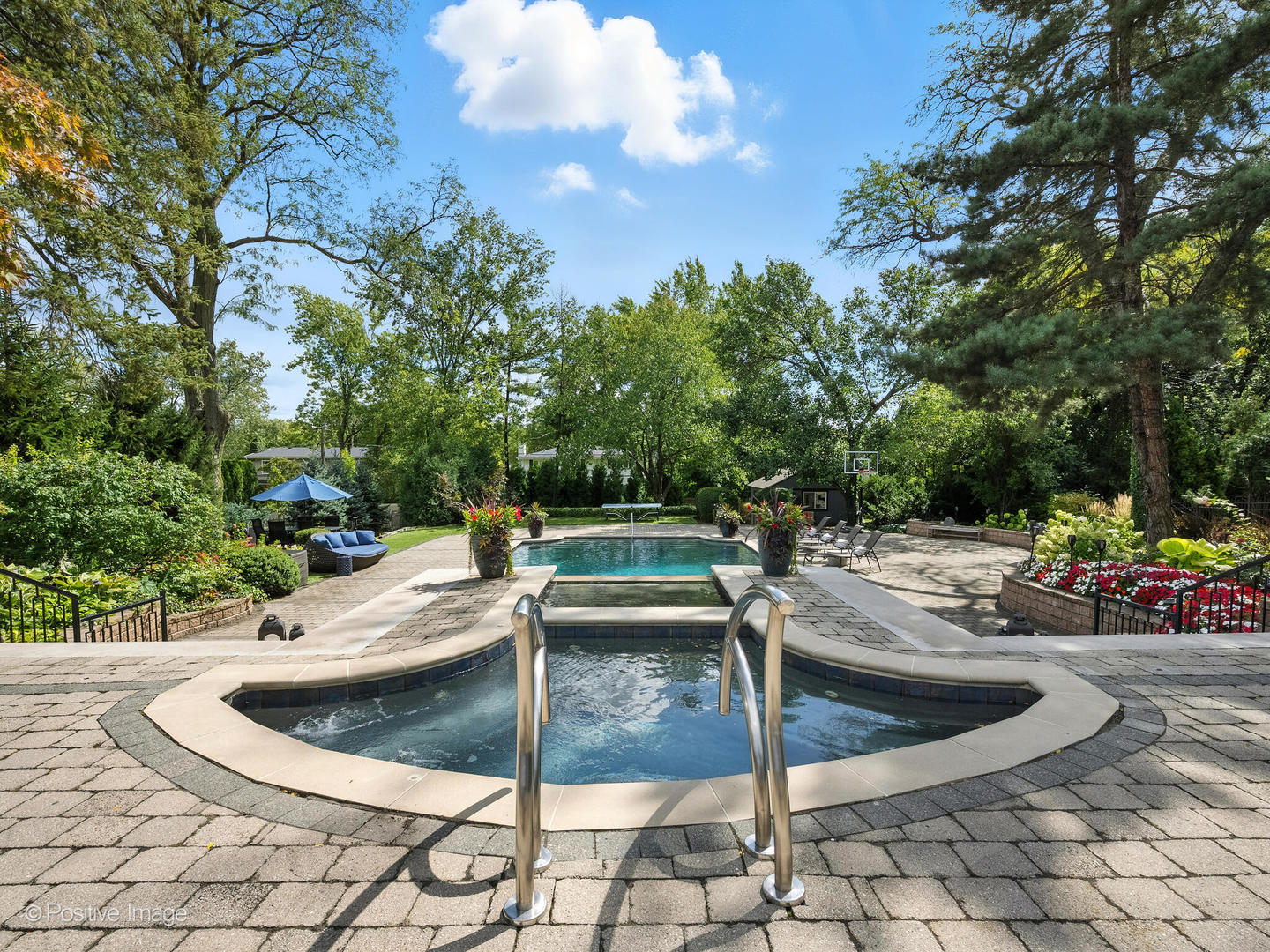 24 S WASHINGTON Circle, Hinsdale, IL 60521