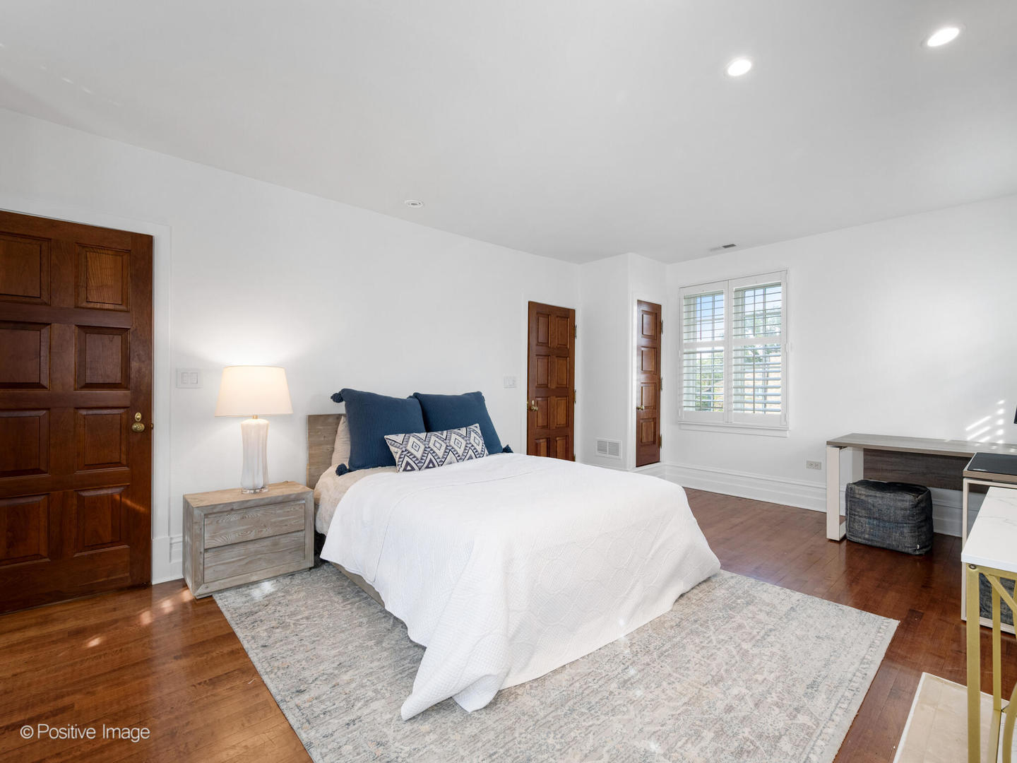 24 S WASHINGTON Circle, Hinsdale, IL 60521