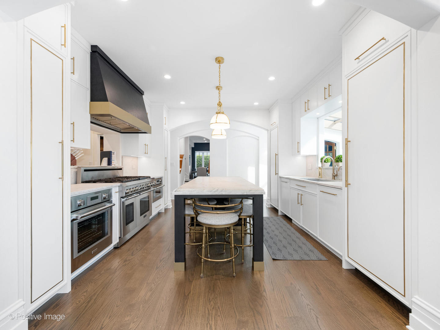 24 S WASHINGTON Circle, Hinsdale, IL 60521