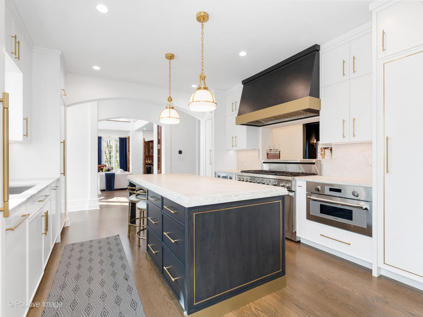 24 S WASHINGTON Circle, Hinsdale, IL 60521