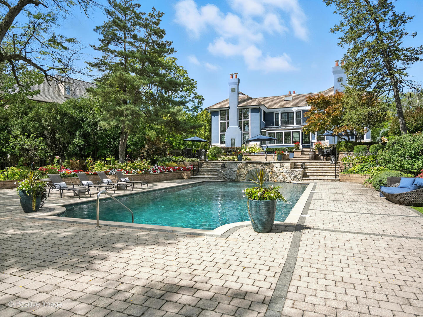 24 S WASHINGTON Circle, Hinsdale, IL 60521