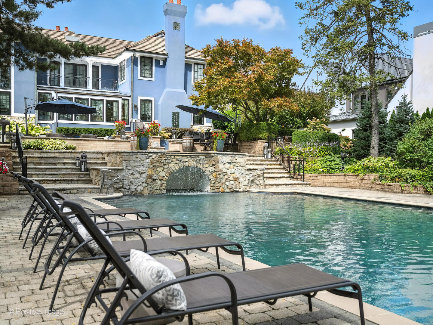 24 S WASHINGTON Circle, Hinsdale, IL 60521