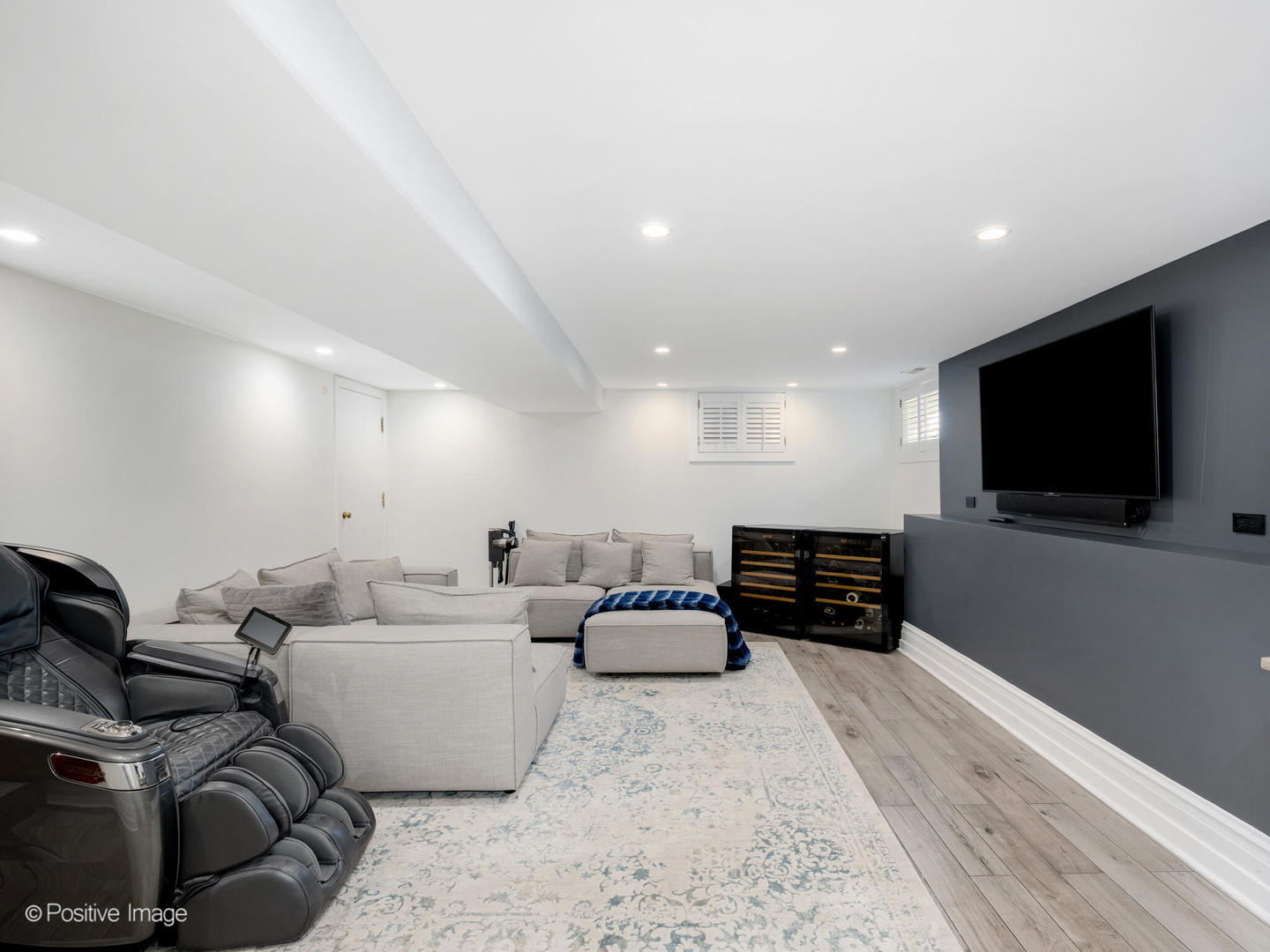 24 S WASHINGTON Circle, Hinsdale, IL 60521