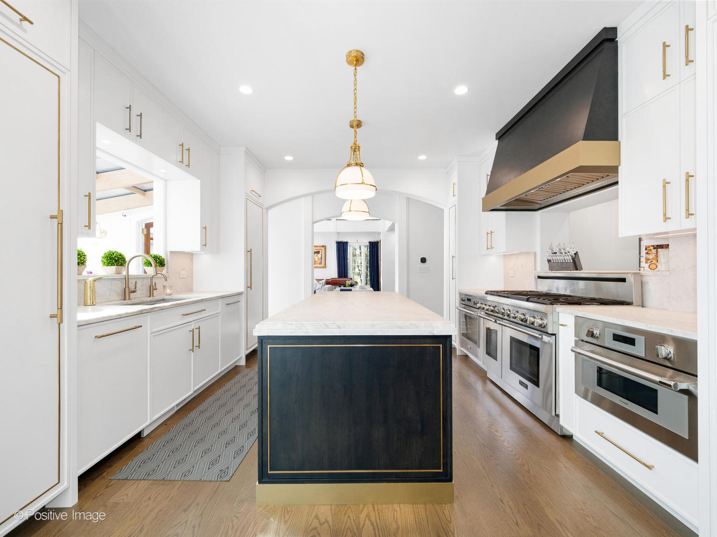 24 S WASHINGTON Circle, Hinsdale, IL 60521