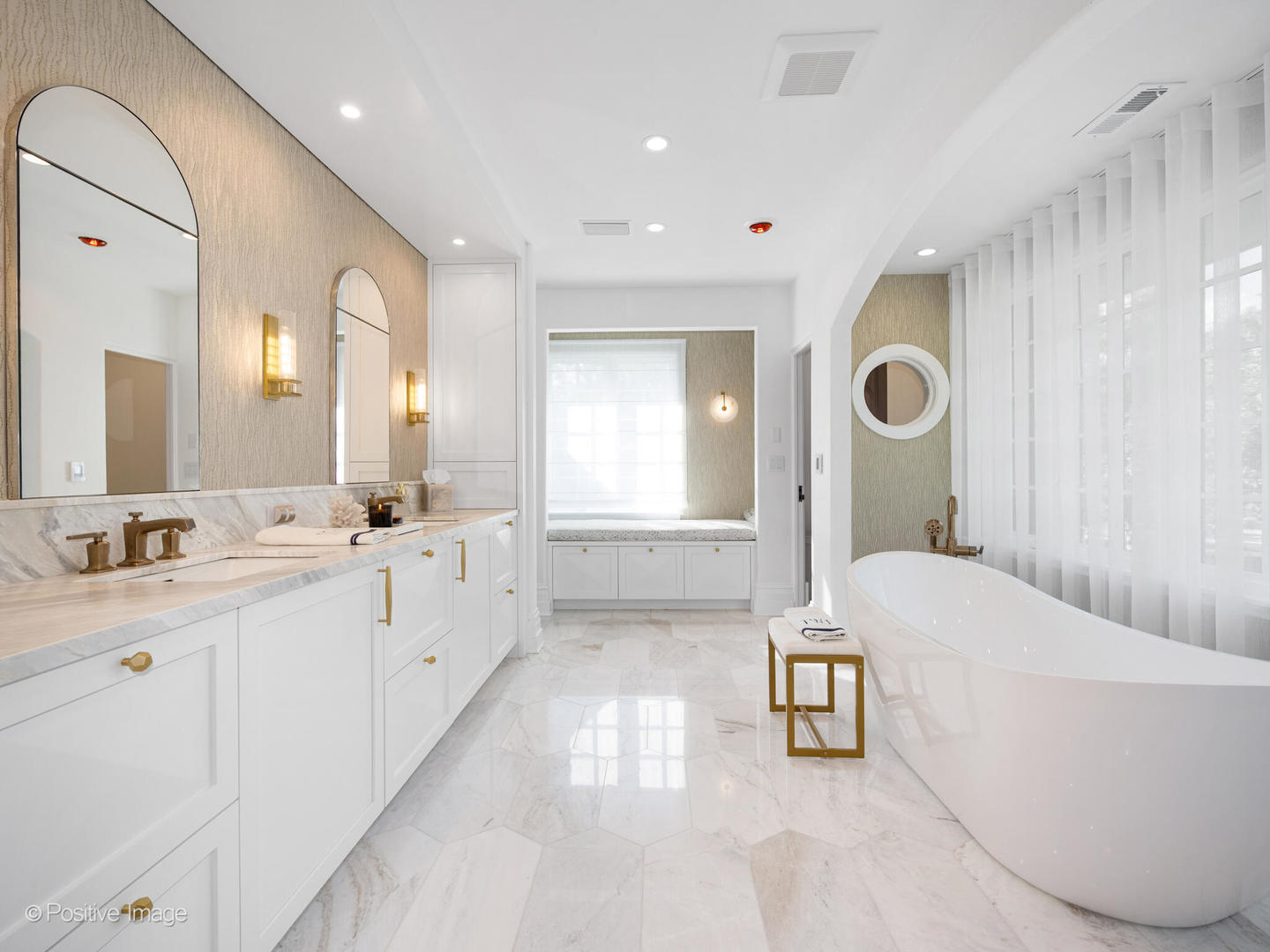 24 S WASHINGTON Circle, Hinsdale, IL 60521