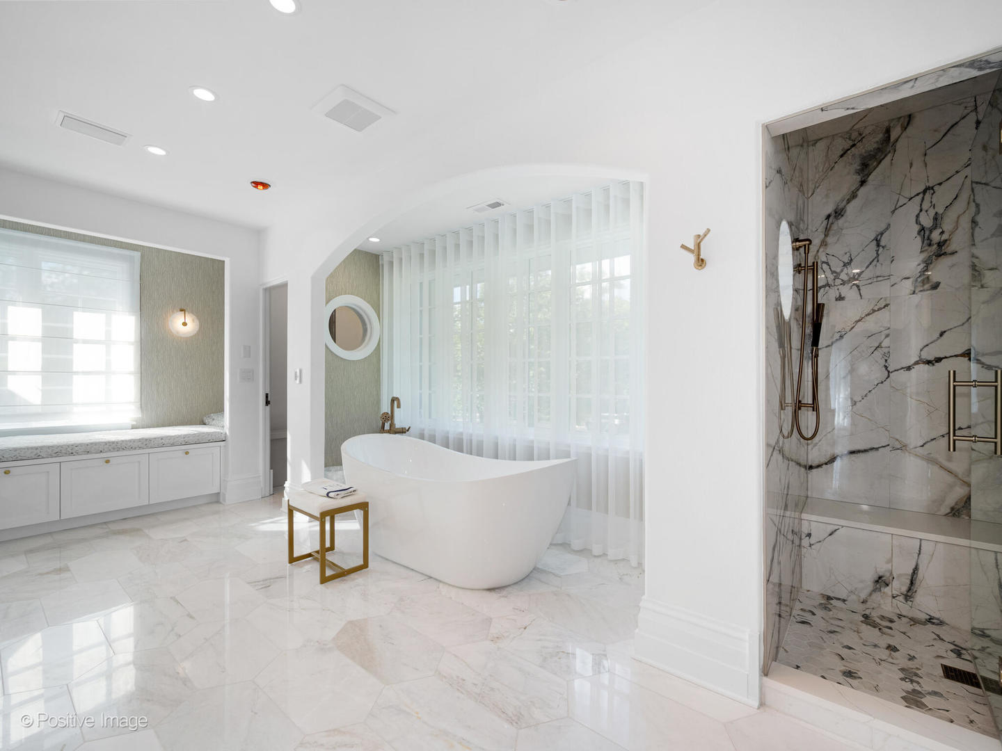 24 S WASHINGTON Circle, Hinsdale, IL 60521