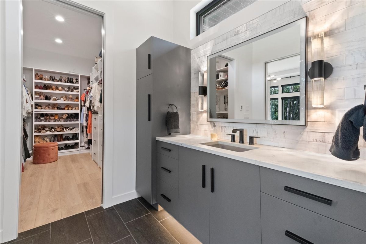 815 N English Settlement Avenue, Burlington, WI 53105