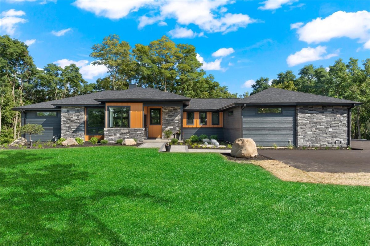 815 N English Settlement Avenue, Burlington, WI 53105