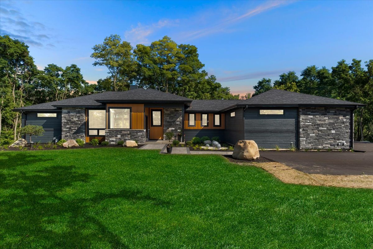 815 N English Settlement Avenue, Burlington, WI 53105