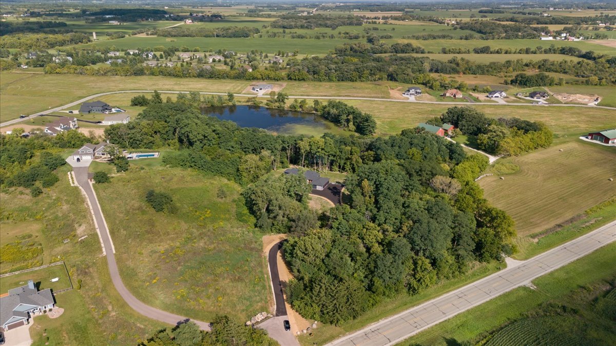 815 N English Settlement Avenue, Burlington, WI 53105