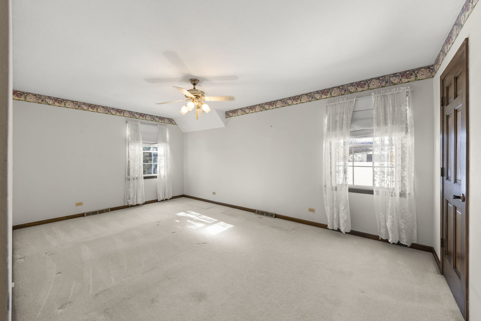 19W140 Avenue Chateaux, Oak Brook, IL 60523