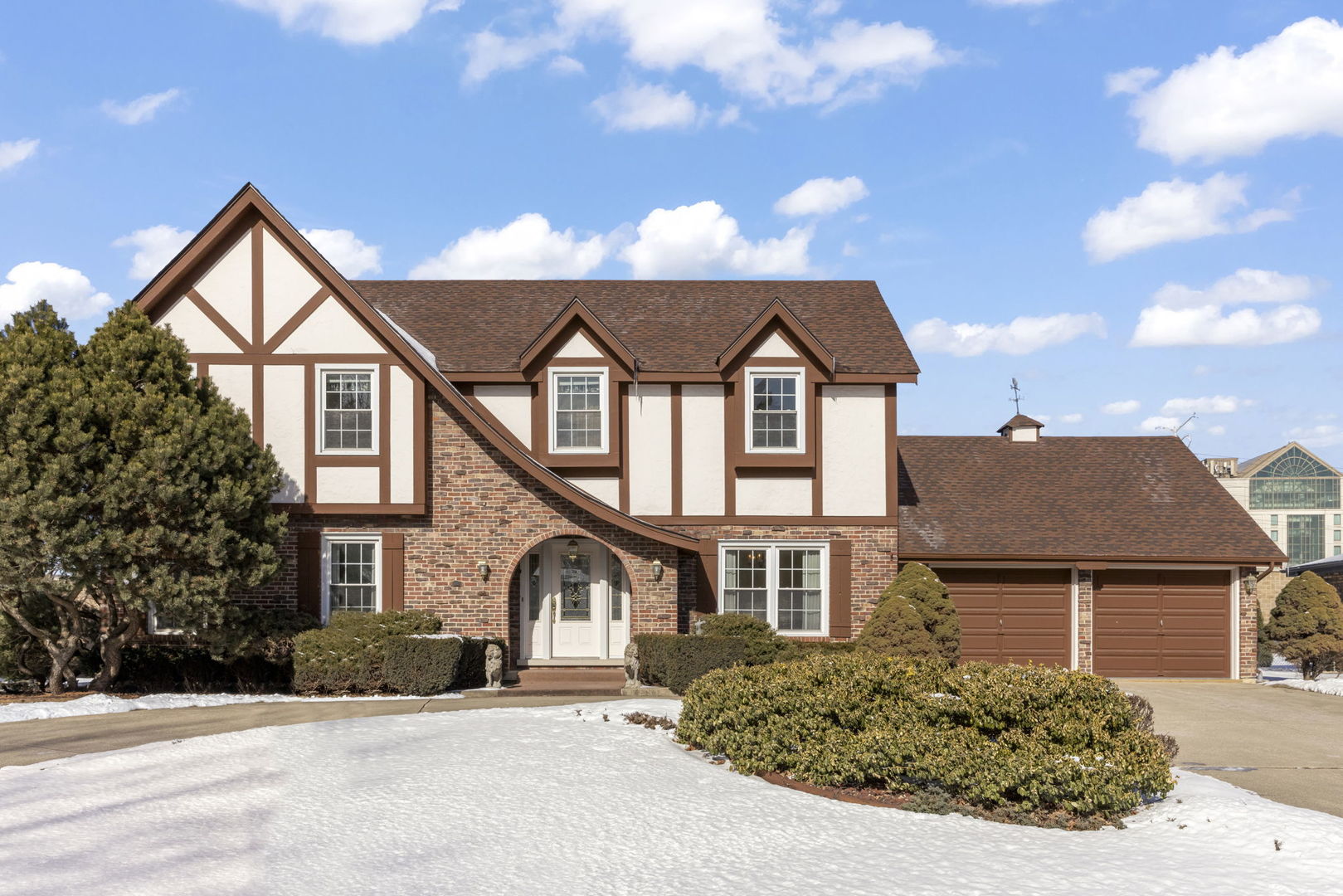 19W140 Avenue Chateaux, Oak Brook, IL 60523