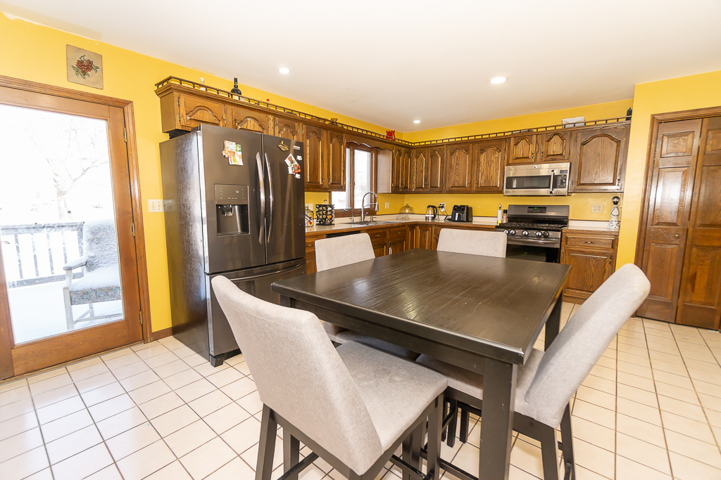 45W962 Plank Road, Hampshire, IL 60140