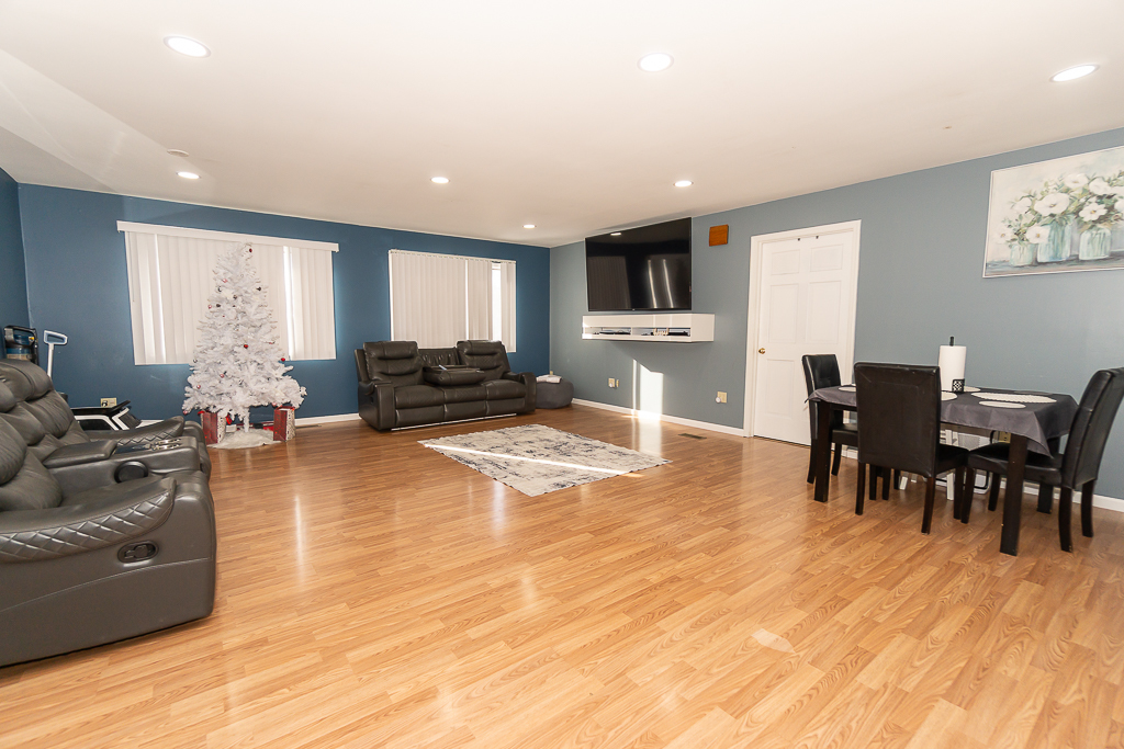 45W962 Plank Road, Hampshire, IL 60140