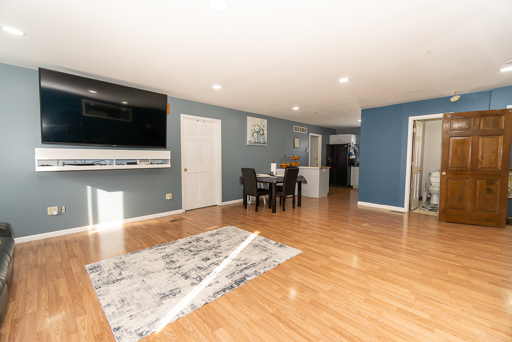 45W962 Plank Road, Hampshire, IL 60140