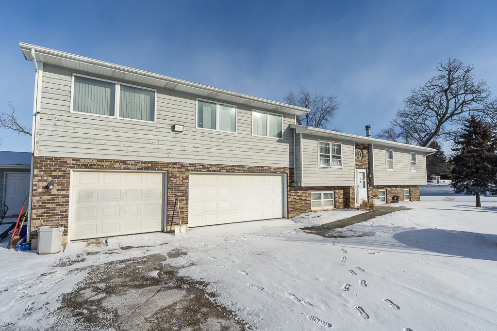 45W962 Plank Road, Hampshire, IL 60140
