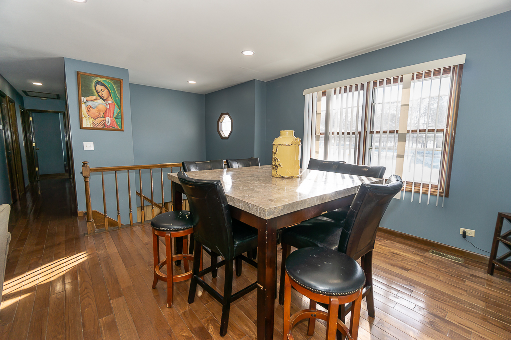 45W962 Plank Road, Hampshire, IL 60140