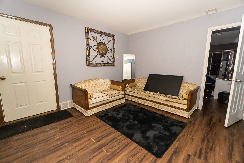 45W962 Plank Road, Hampshire, IL 60140