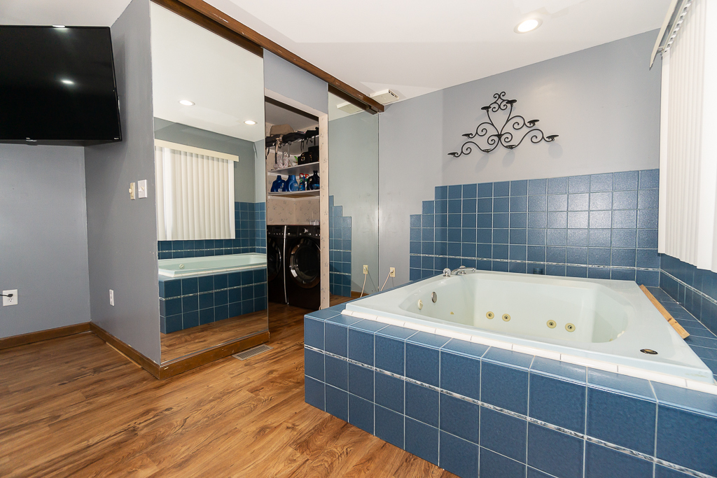 45W962 Plank Road, Hampshire, IL 60140