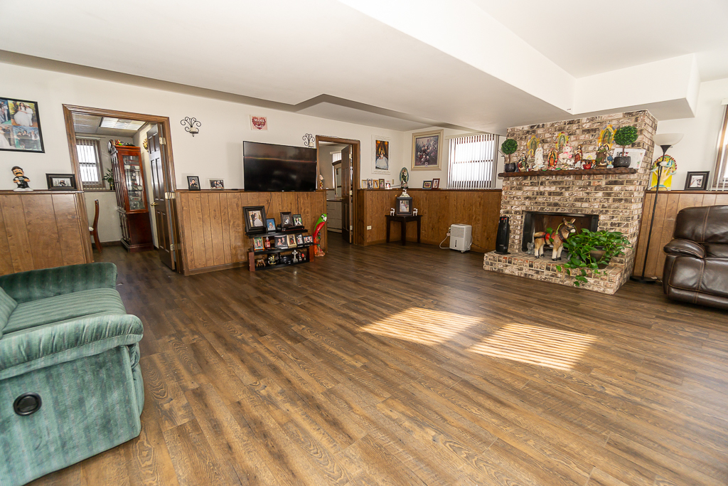 45W962 Plank Road, Hampshire, IL 60140