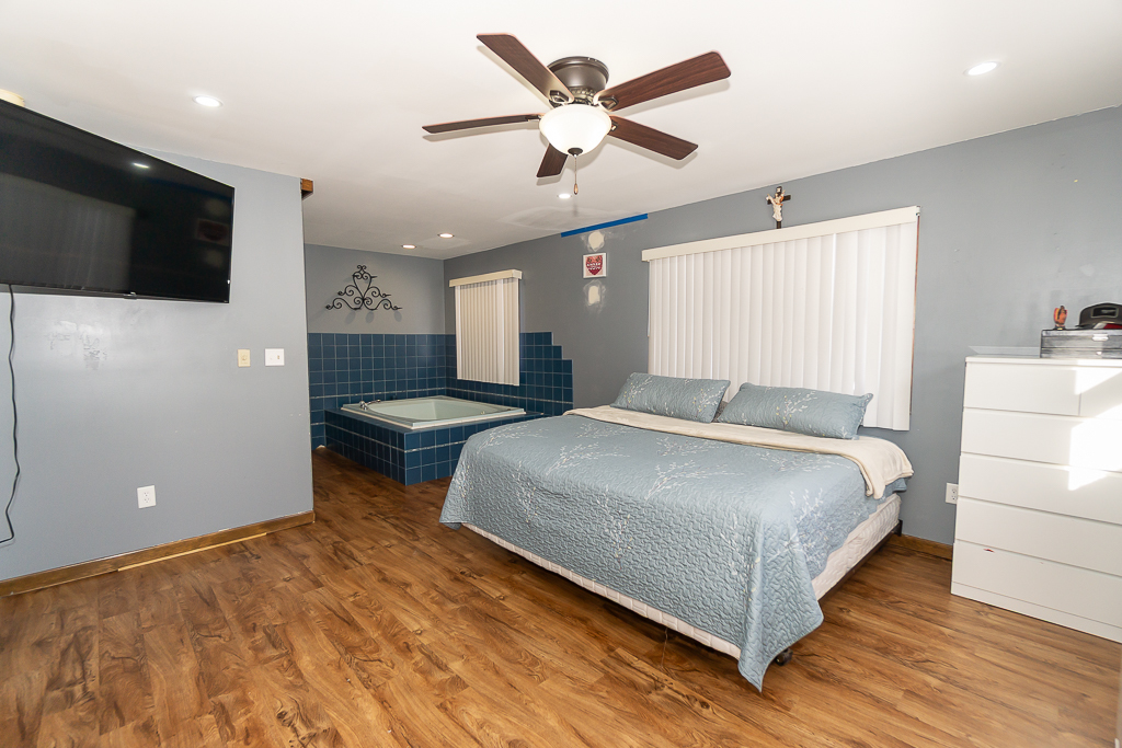 45W962 Plank Road, Hampshire, IL 60140