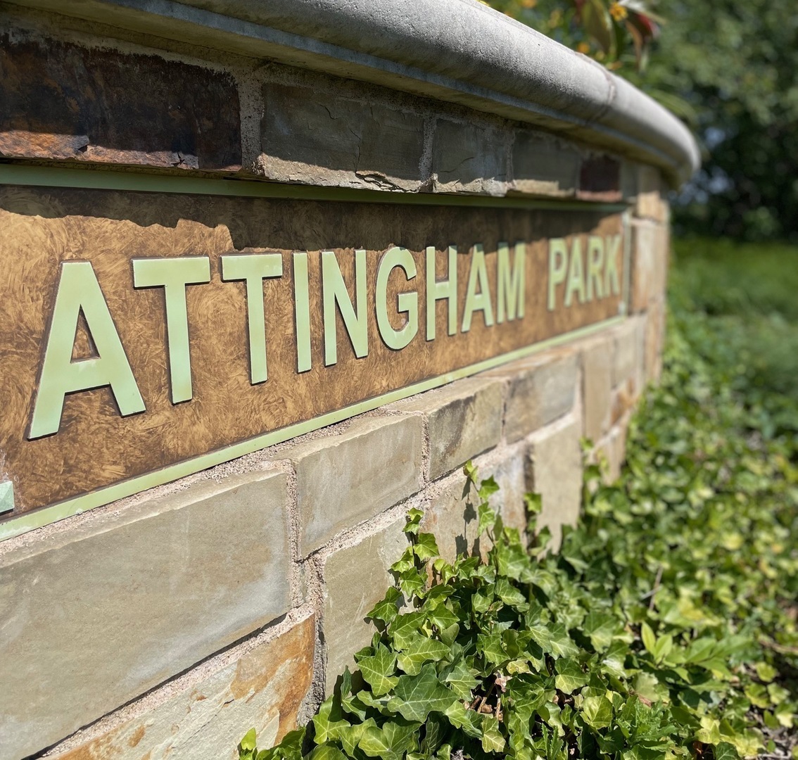 10330 N ATTINGHAM Park, Peoria, IL 61615