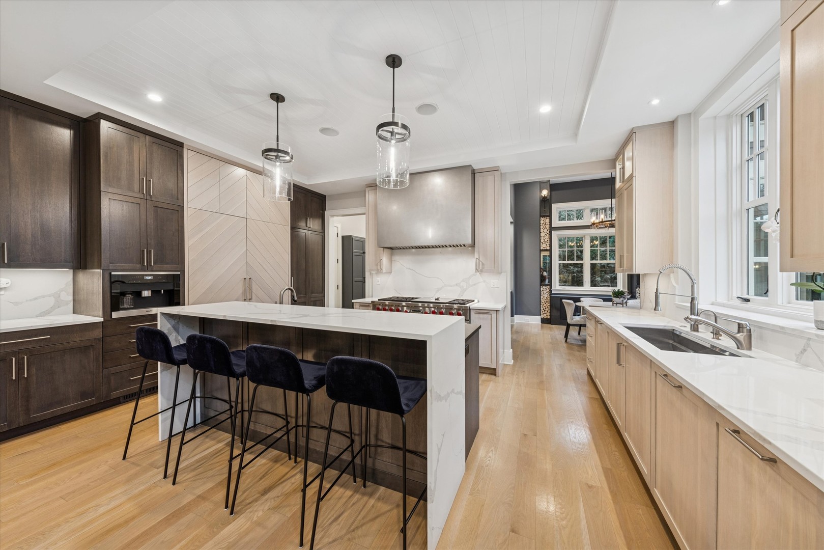 415 N ADAMS Street, Hinsdale, IL 60521