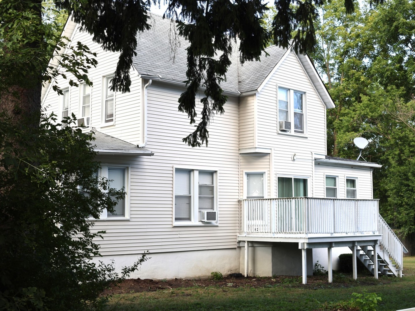 2911 EMMAUS Avenue, Zion, IL 60099