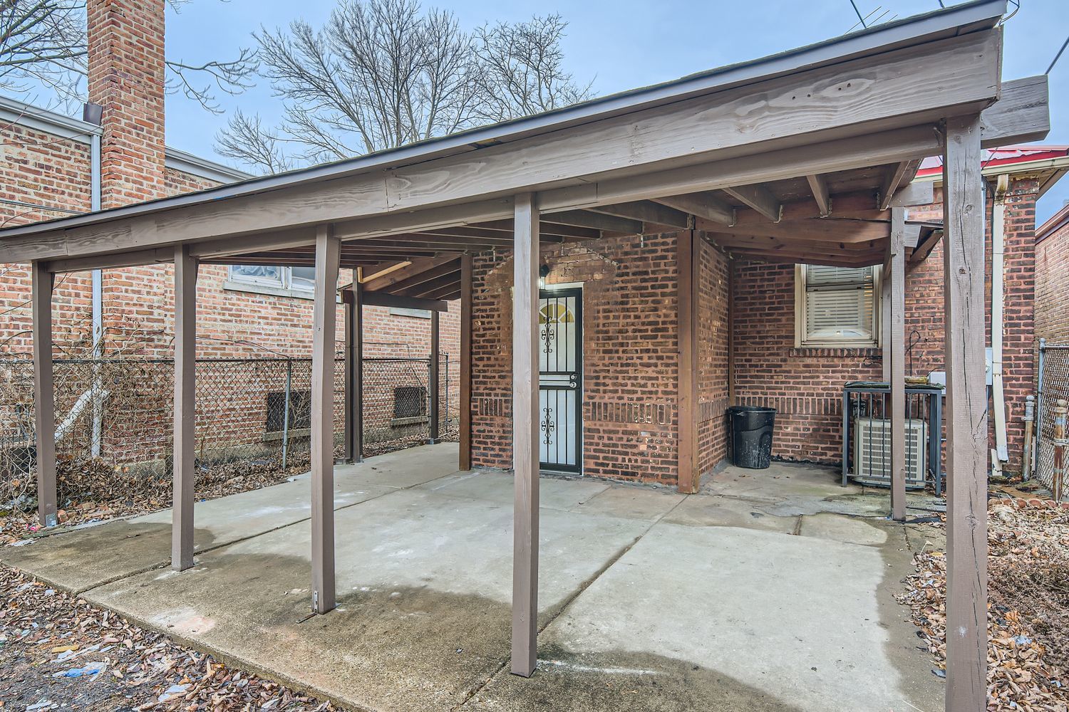 8757 S Paxton Avenue, Chicago, IL 60617