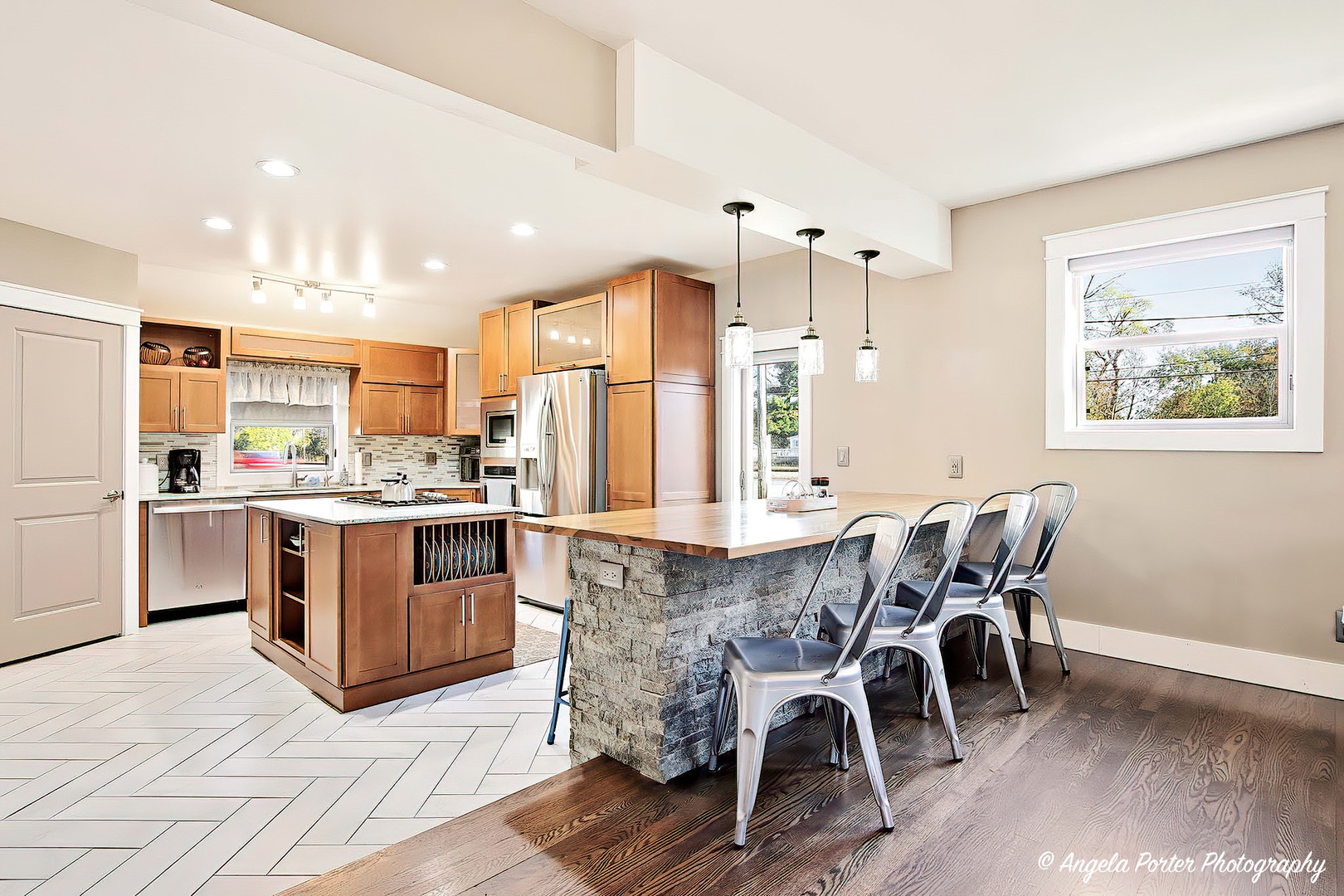 37682 N Us Highway 12 Highway, Spring Grove, IL 60081