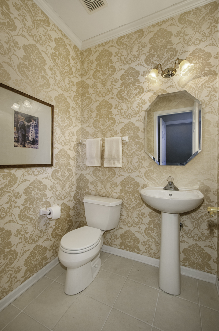 120 Fairway Drive, La Grange, IL 60525