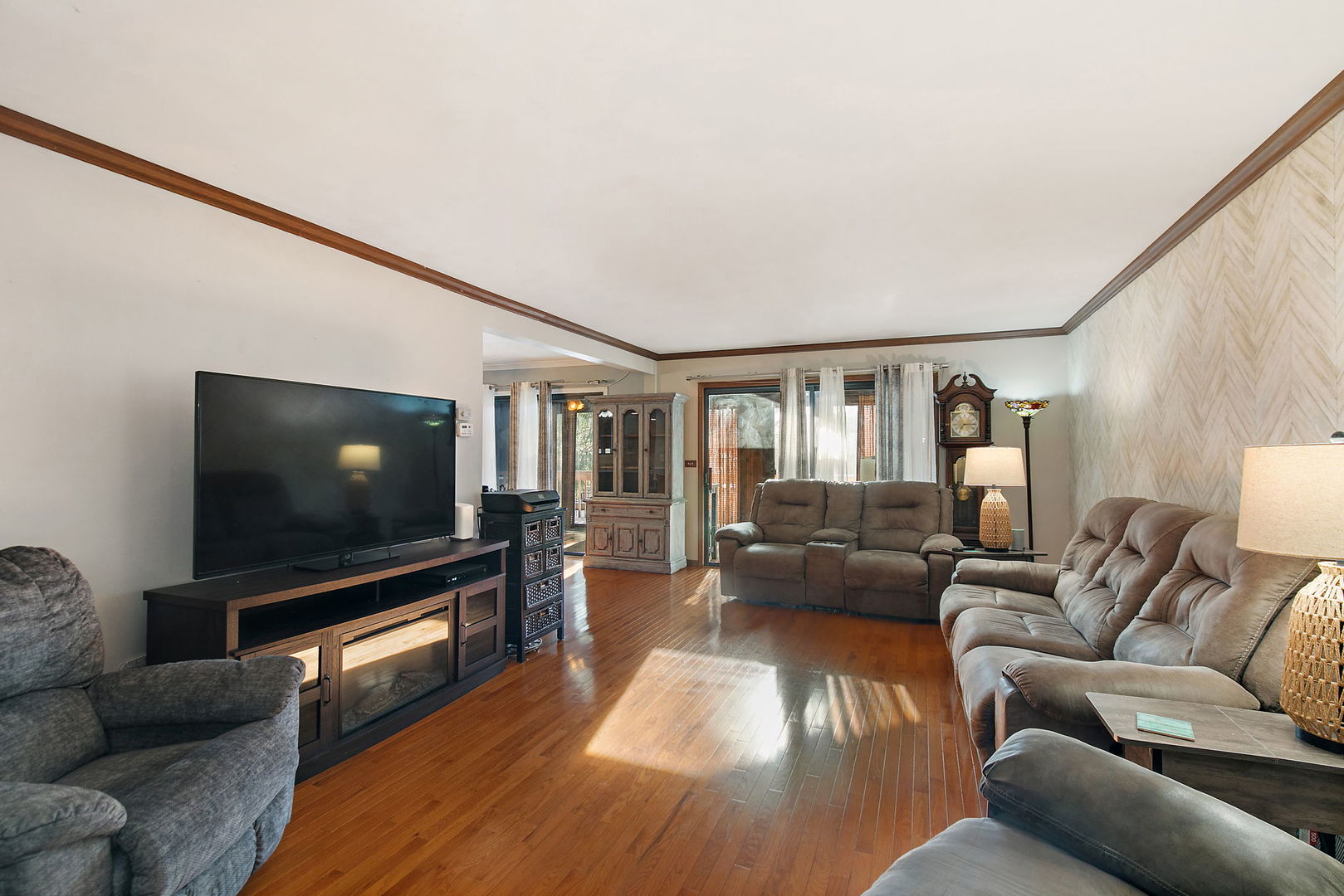 183 Brookside Drive, Elgin, IL 60123